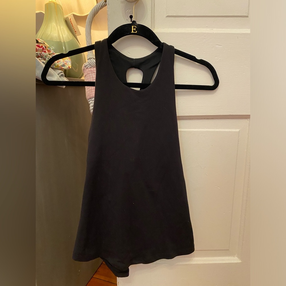 Lululemon black cross back tank with built in bra.